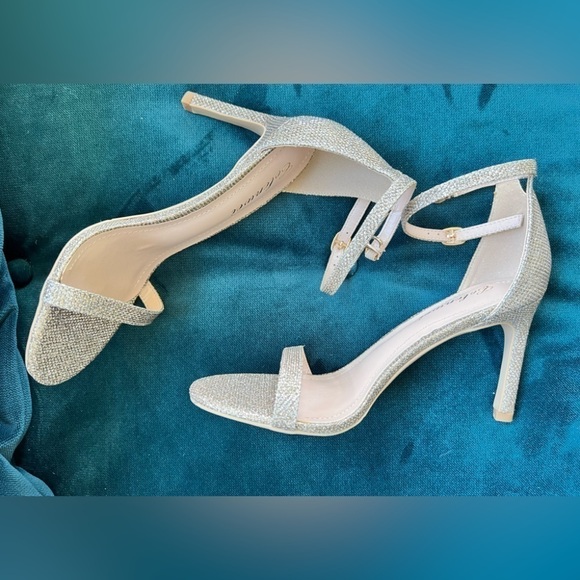 CLEARANCE GOLD SPARKLY METALLIC ANKLE STRAPPY SANDALS SIZE 9 NWT - Picture 1 of 9